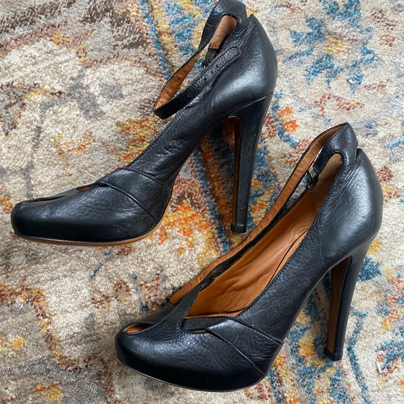 Givenchy black peep toe heel. Size 37. 4.5” heel. Never worn. Made in Italy. - Picture 4 of 9